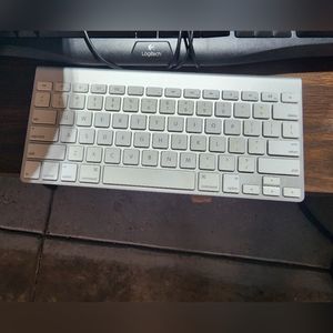 Apple wireless keyboard